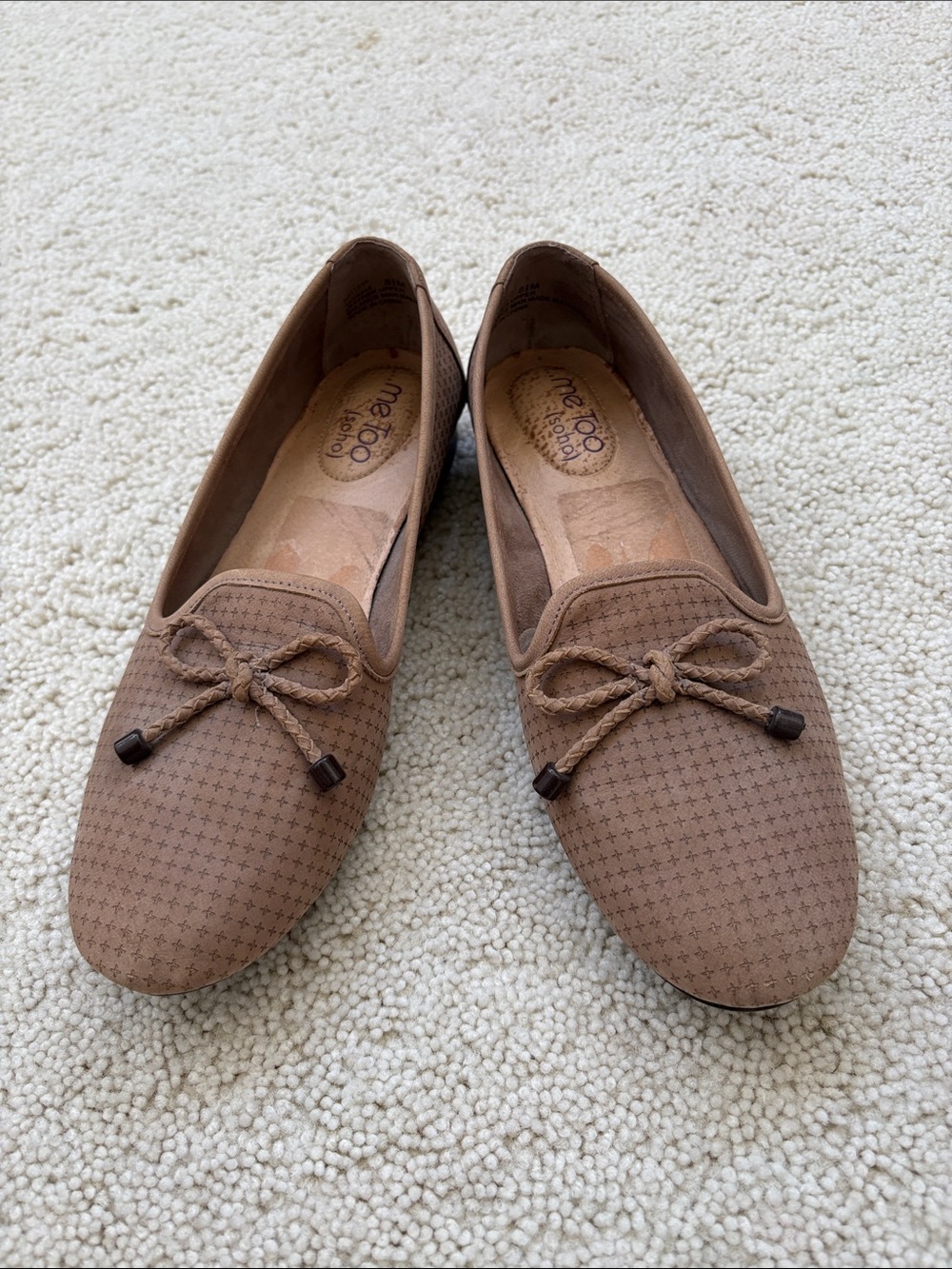 me too Tan Textured Bow Slip-On Loafers size 8.5 leather upper